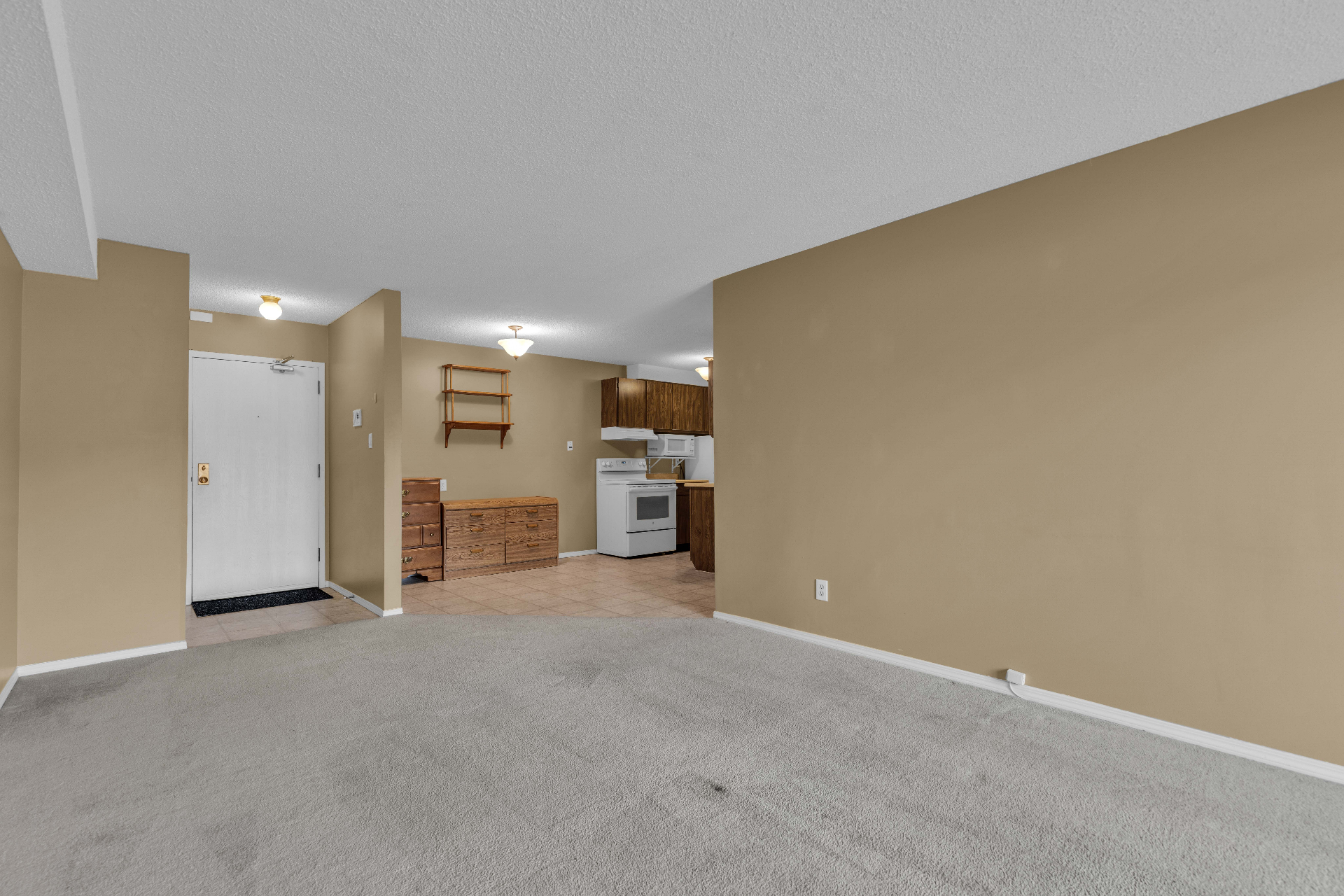 📍Wildwood 社区｜两房公寓出售！423 Tait Court #107——林与唐地产 - 4